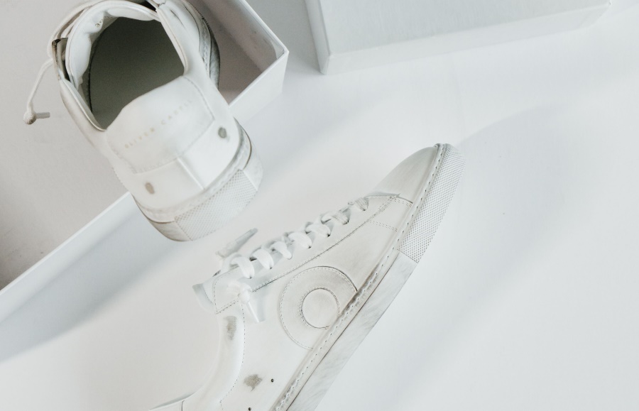 Oliver Cabell Low1 Weiße Wand Trendy