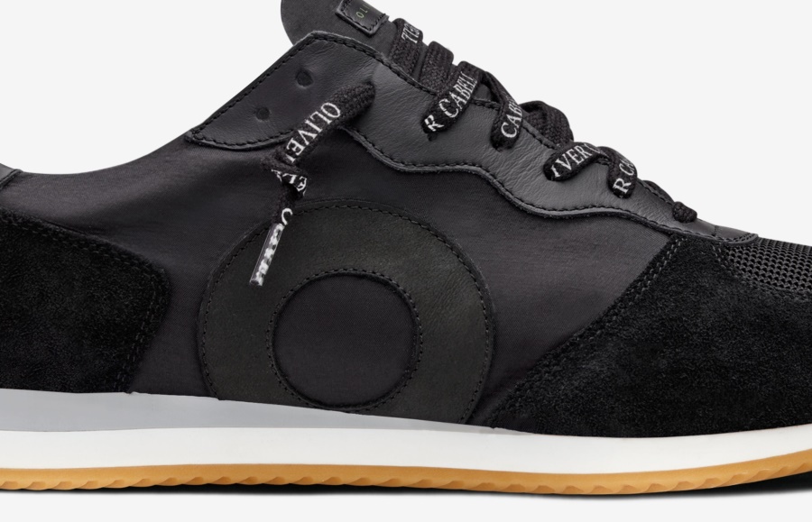 Runner Black Ghost Oliver Cabell